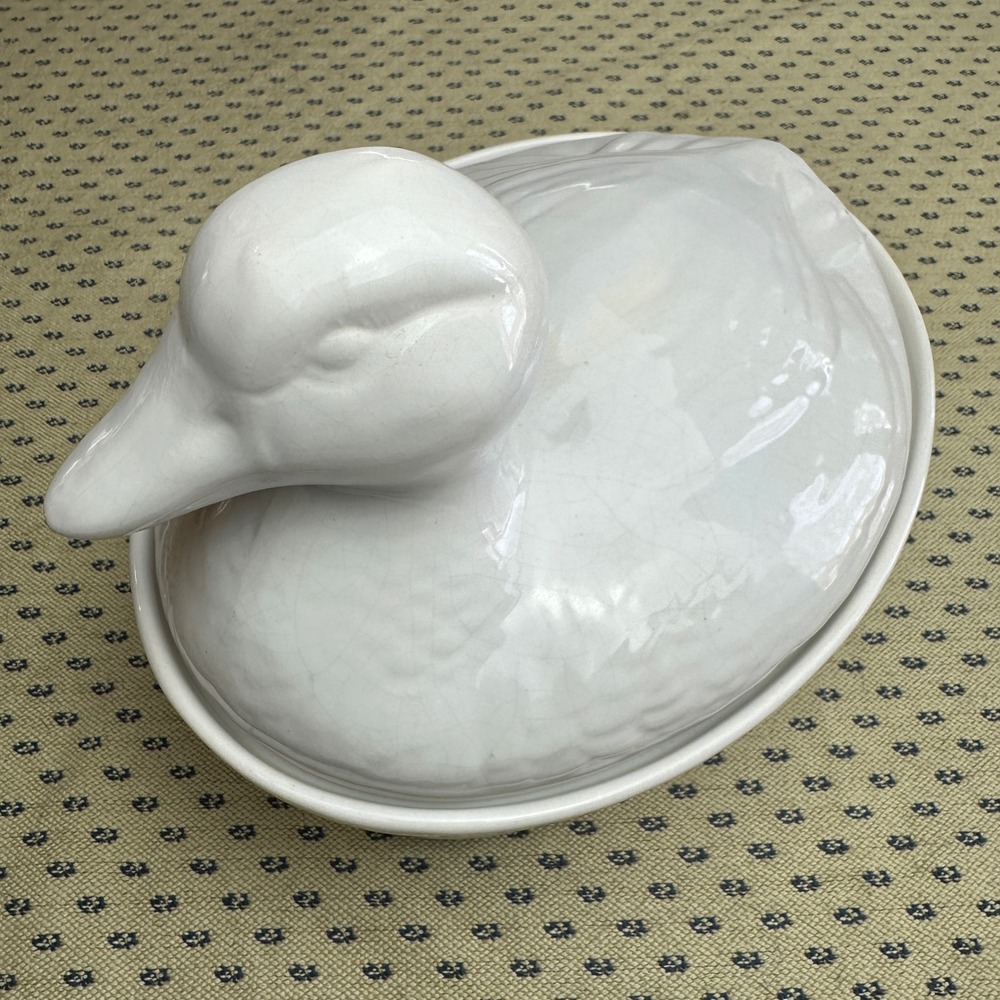 VTG White Ceramic Duck on Nest Tureen Server Embossed California Pottery 697 USA